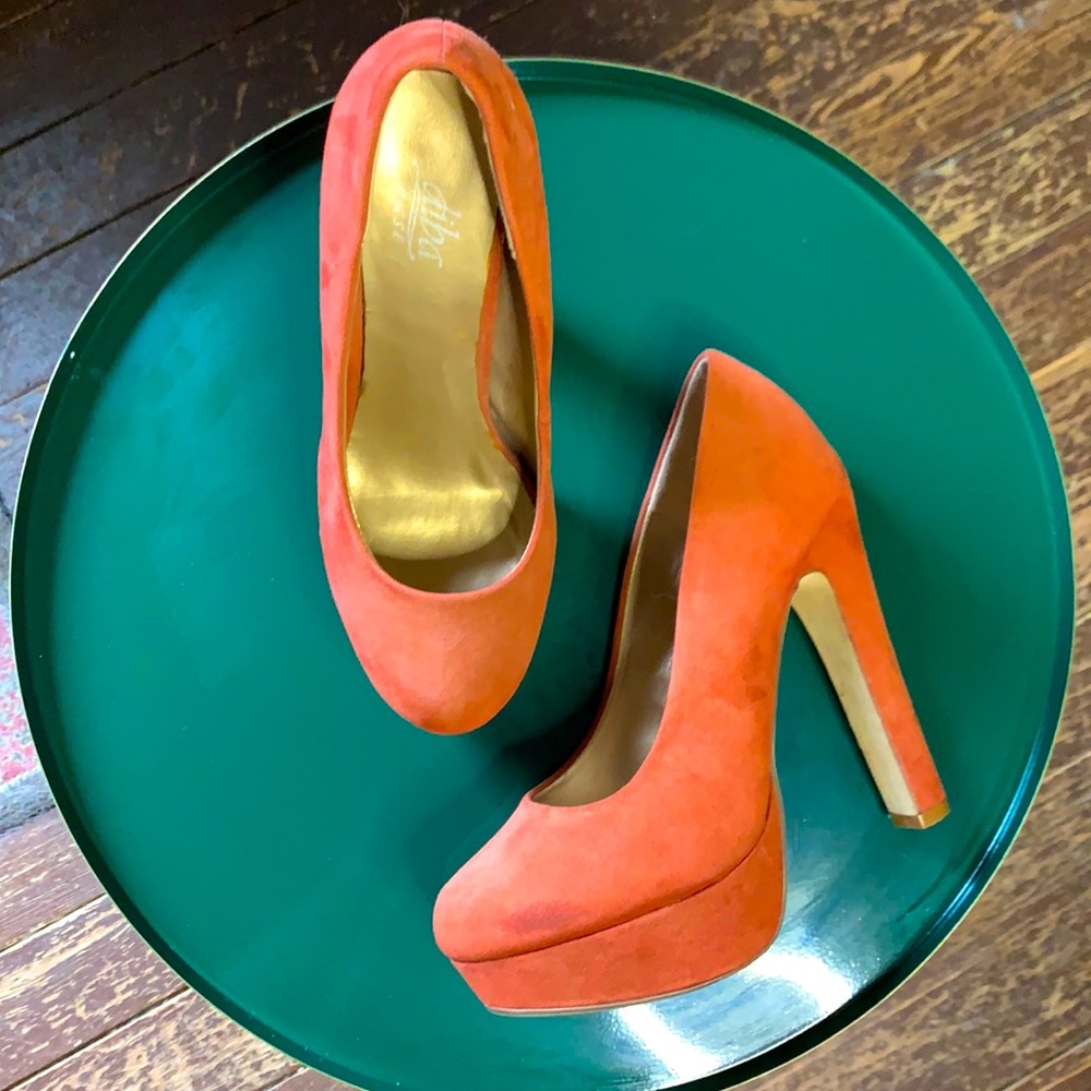 Velvet pumps